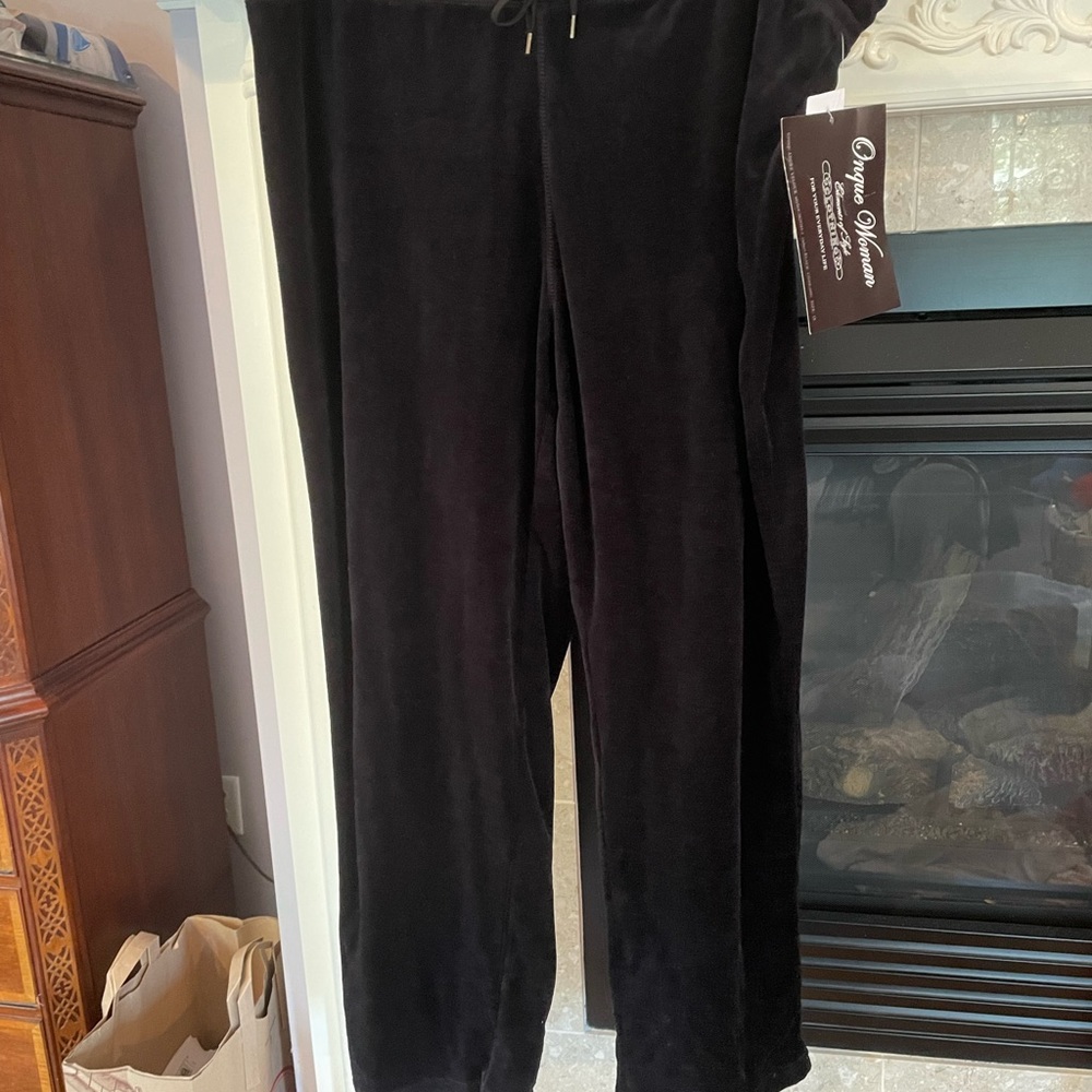 BLACK VELOUR PANTS BY ONQUE 1x
